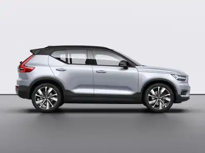 2022 Volvo XC40 Recharge P8 AWD - Image 3