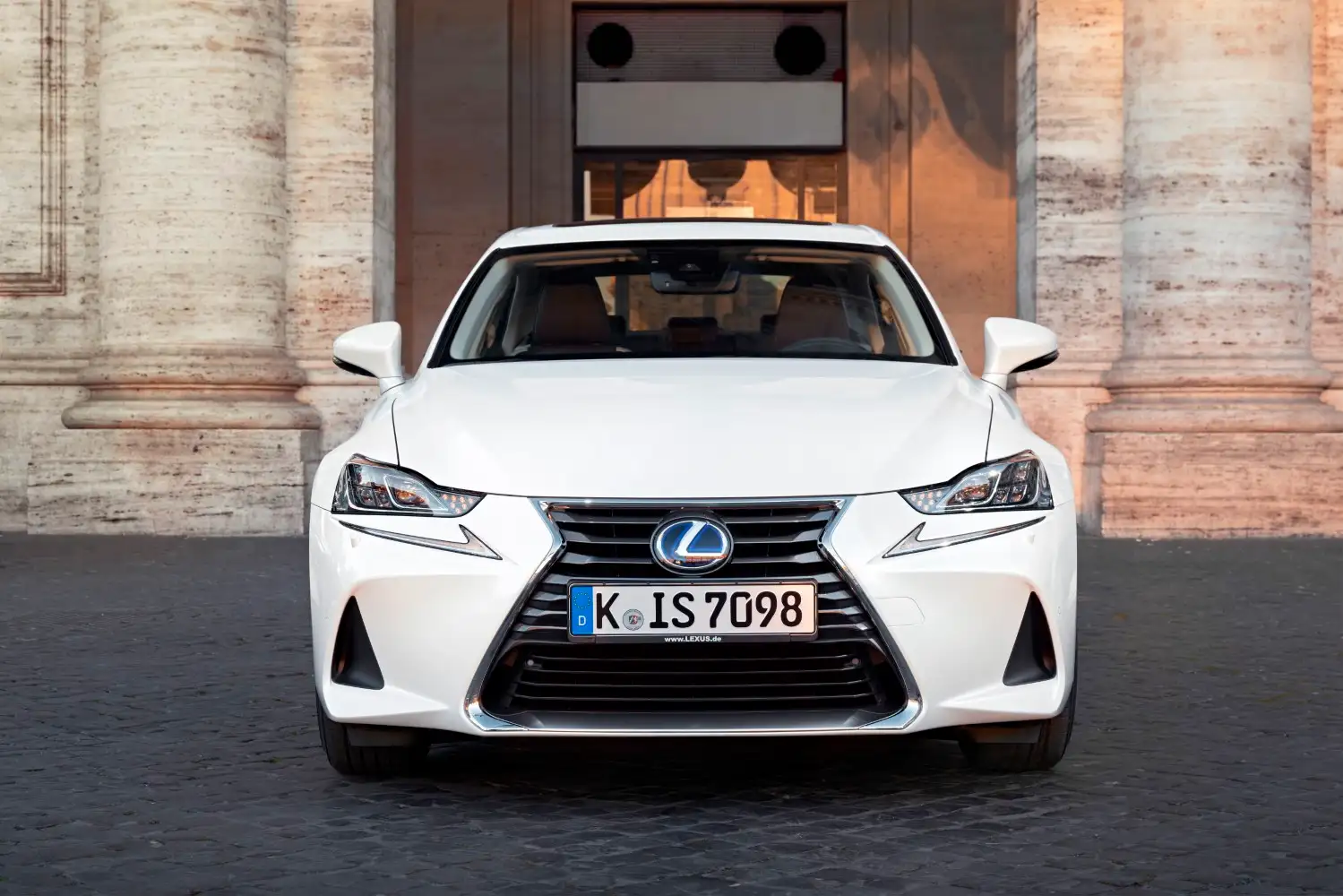 2022 Lexus IS 300 Premier - view 4
