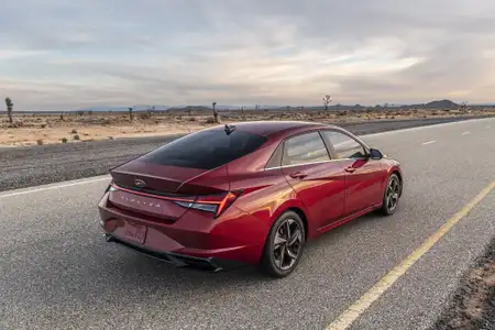 2021 Hyundai Elantra Smart 1.6L - Image 2