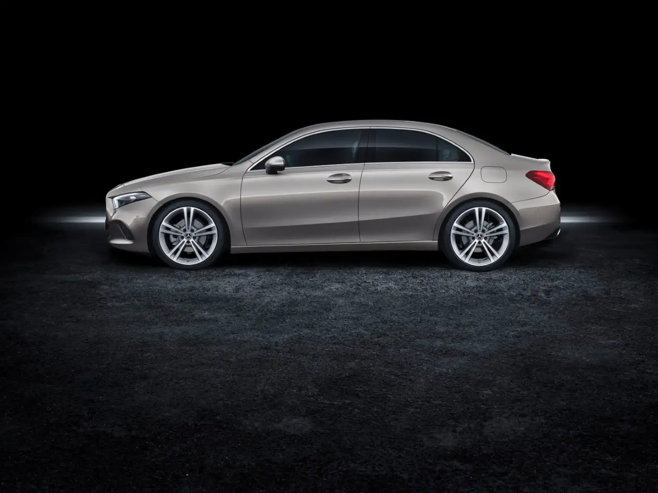 2020 Mercedes-Benz A-Class Sedan A 250 Premium + - view 3