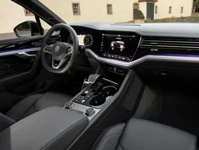 2021 Volkswagen Touareg 3.0L TFSI R-Line - Image 4