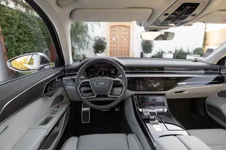 Audi S8 - Image 4