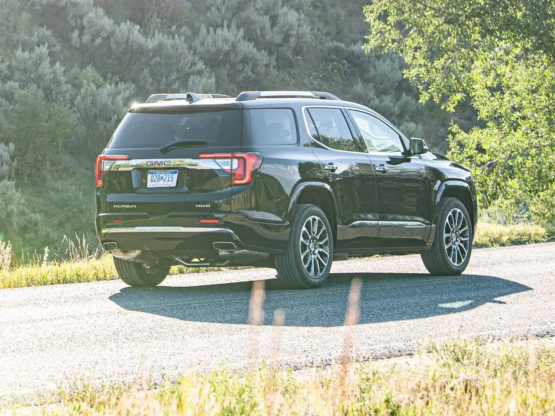 2022 GMC Acadia SLE 2WD - view 2