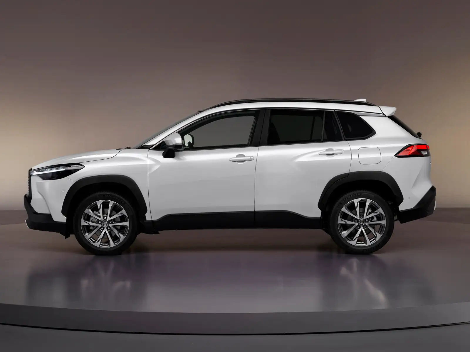 2022 Toyota Corolla Cross Hybrid 1.8L GLI - view 3