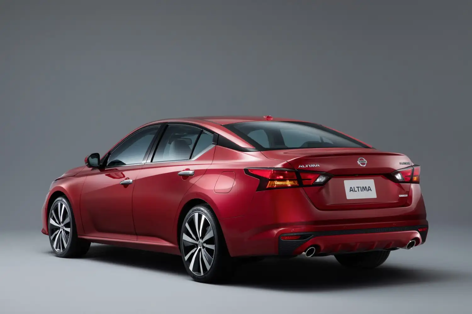 2021 Nissan Altima SR - view 2