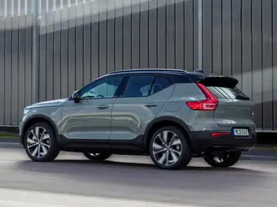 2022 Volvo XC40 Recharge P8 AWD - Image 2
