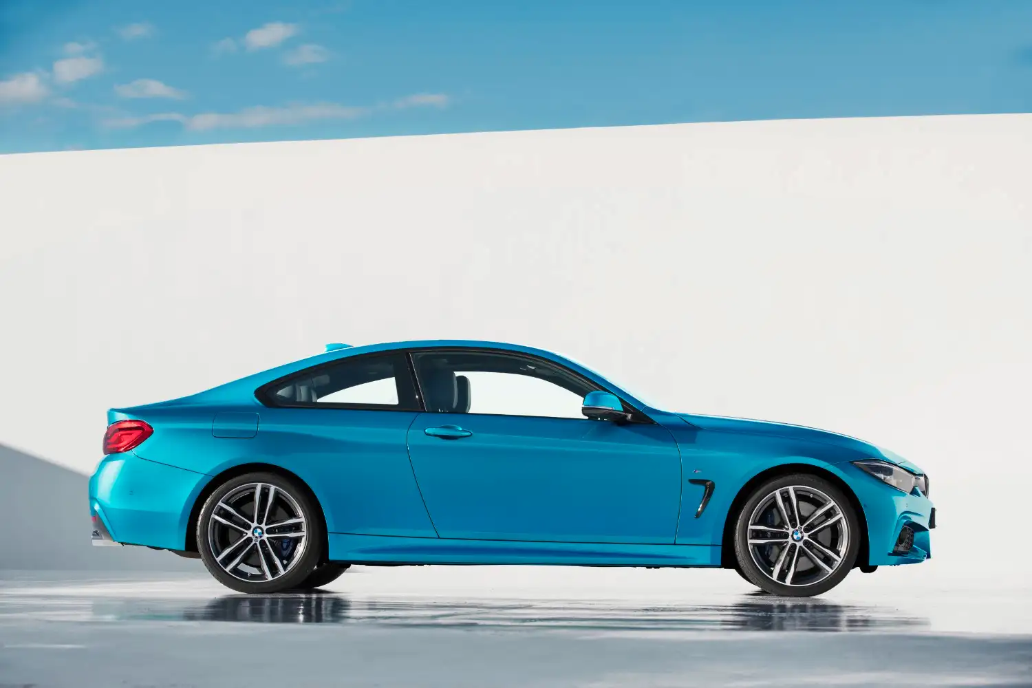 2020 BMW 4 Series 420i Coupe Sport Line - view 3