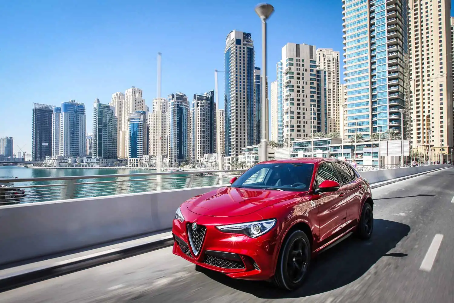 2018 Alfa Romeo Stelvio Quadrifoglio - view 4