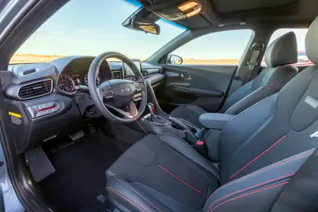 2021 Hyundai Veloster 2.0L - Image 5