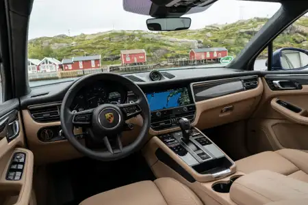 2022 Porsche Macan Base Model Base Trim - Image 3