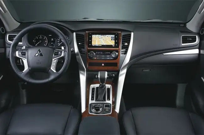 2016 Mitsubishi Montero Sport GLS - view 2