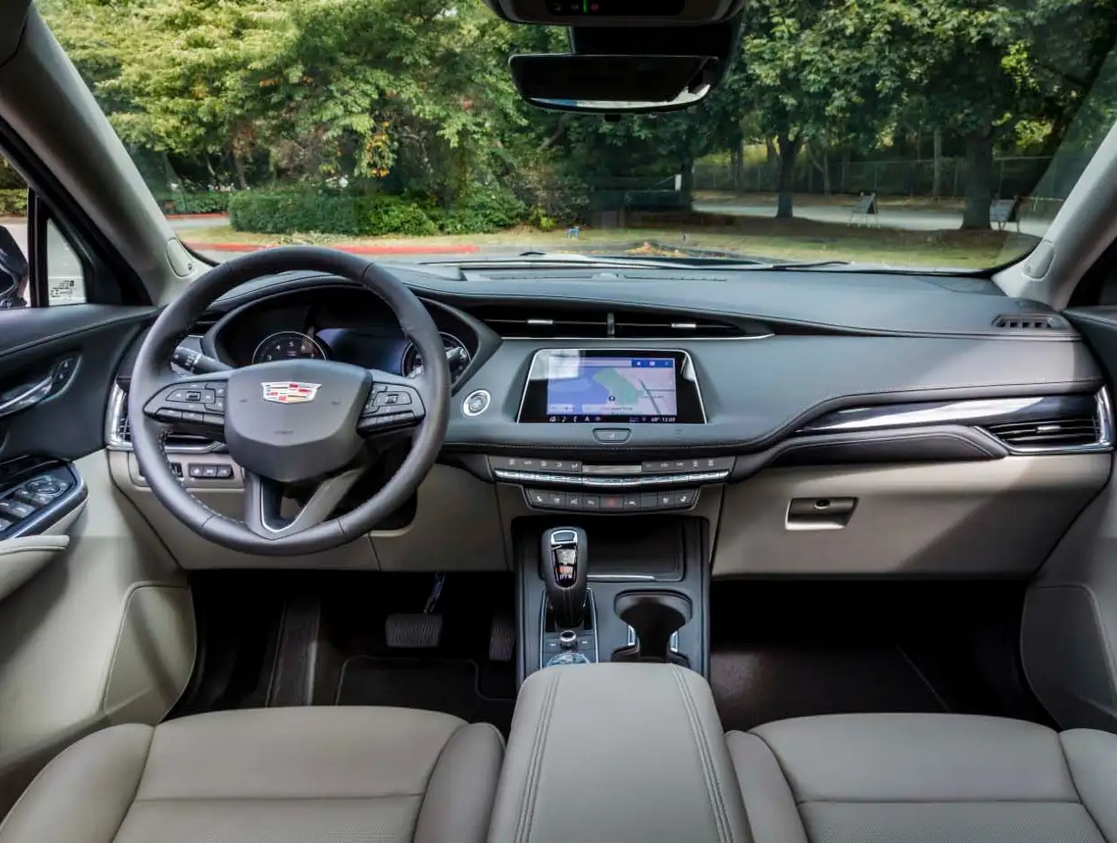 2022 Cadillac XT4 Premium Luxury - view 4