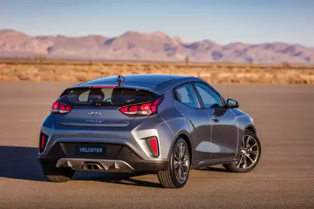 2021 Hyundai Veloster 2.0L - Image 4