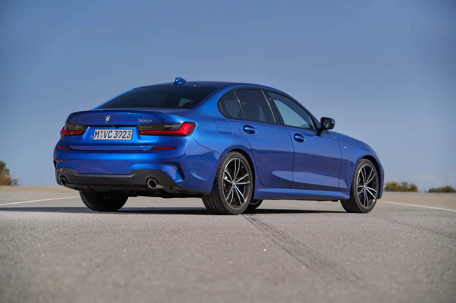 2020 BMW 3 Series 330i Sedan M Sport Alcantara - view 3