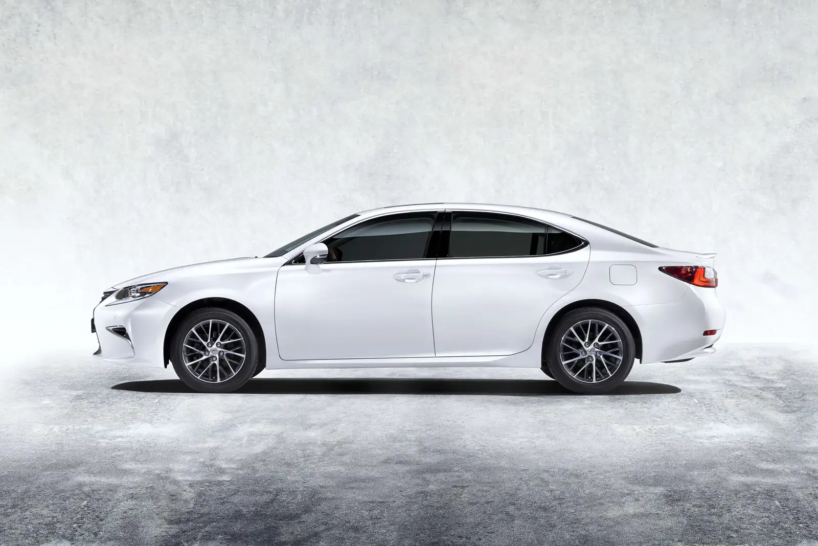2018 Lexus ES 350 Platinum - view 3