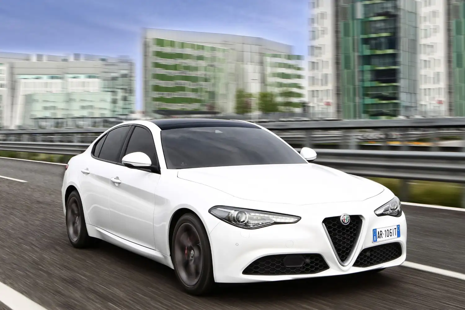 2020 Alfa Romeo Giulia Super - view 3