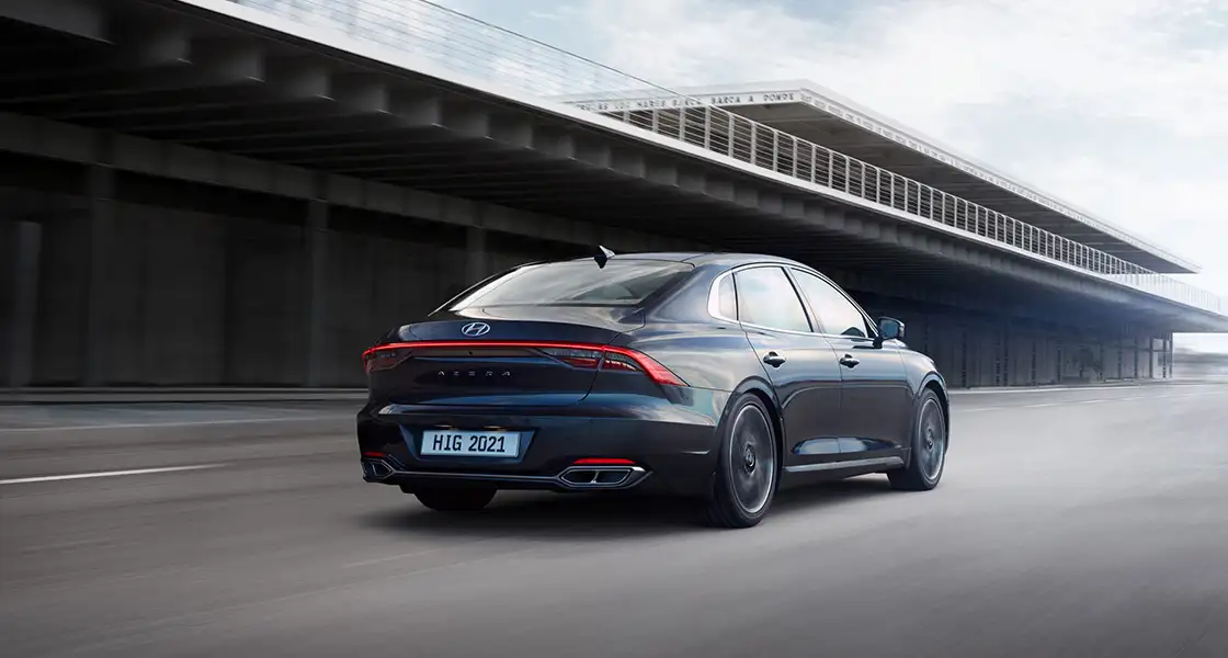 2022 Hyundai Azera Premium - view 2