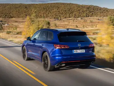 2021 Volkswagen Touareg 3.0L TFSI R-Line - Image 2