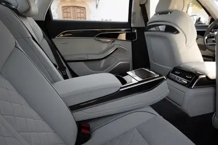 Audi S8 - Image 5