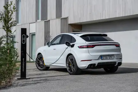 Porsche Cayenne Turbo S E-Hybrid Coupe Base Trim · Red CP - Image 2