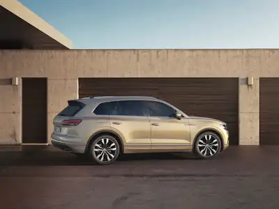 2021 Volkswagen Touareg 3.0L TFSI Trend - Image 3