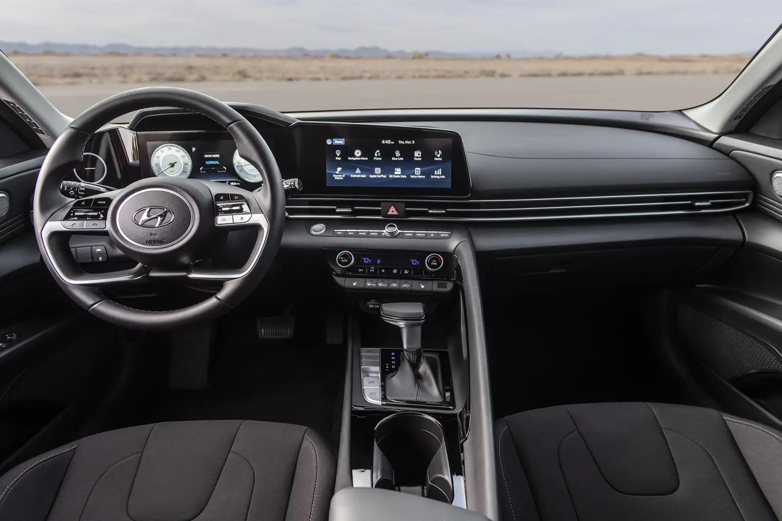 2022 Hyundai Elantra Comfort 1.6L - view 4