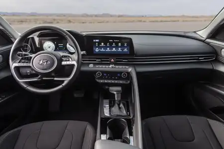 2021 Hyundai Elantra Smart 1.6L - Image 4
