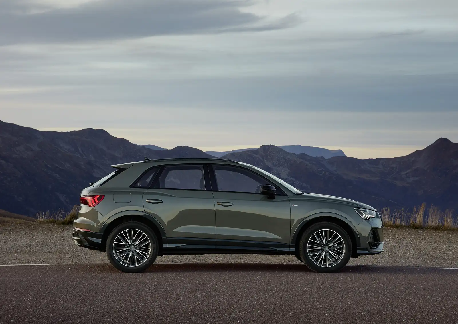2023 Audi Q3 40 TFSI quattro S tronic - view 3