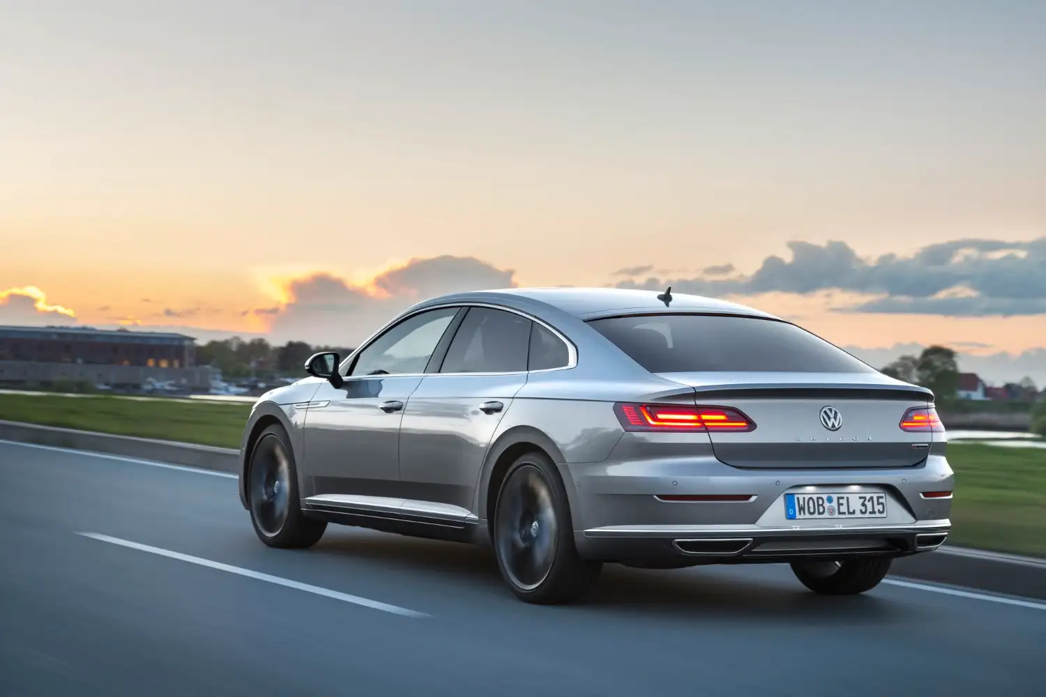 2019 Volkswagen Arteon Sport Leather - view 3