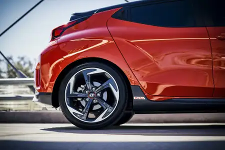 2021 Hyundai Veloster Turbo - Image 5