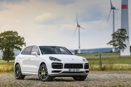 Porsche Cayenne Turbo S E-Hybrid Base Trim · Liquid Platinum - Image 1