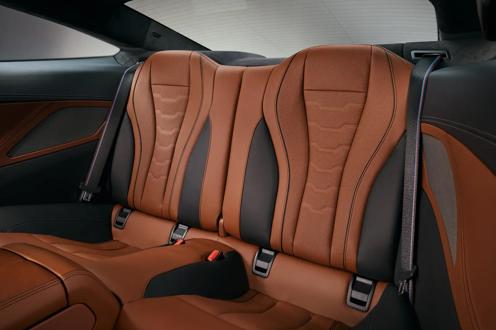 2022 BMW 8 Series 840i Coupe M Sport - view 8