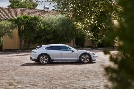 Porsche Taycan 4 Cross Turismo Base Trim - Image 3