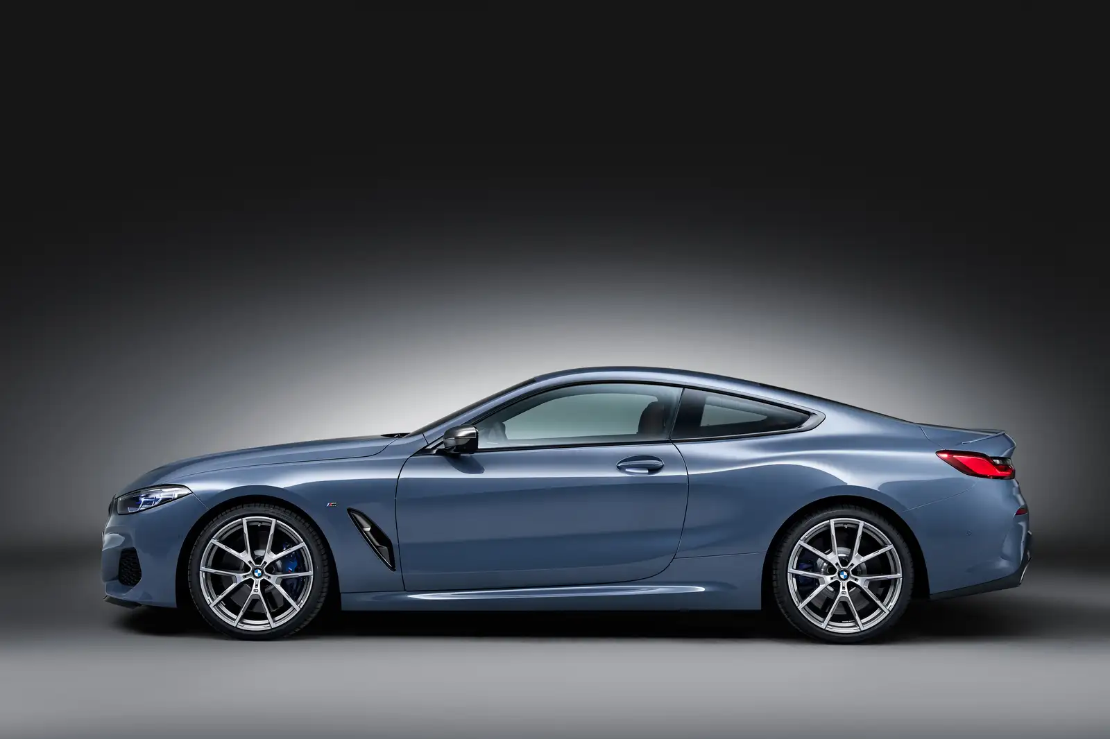 2022 BMW 8 Series 840i Coupe M Sport - view 3
