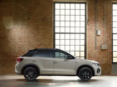 2022 Volkswagen T-Roc 1.4L TSI Trend - Image 3