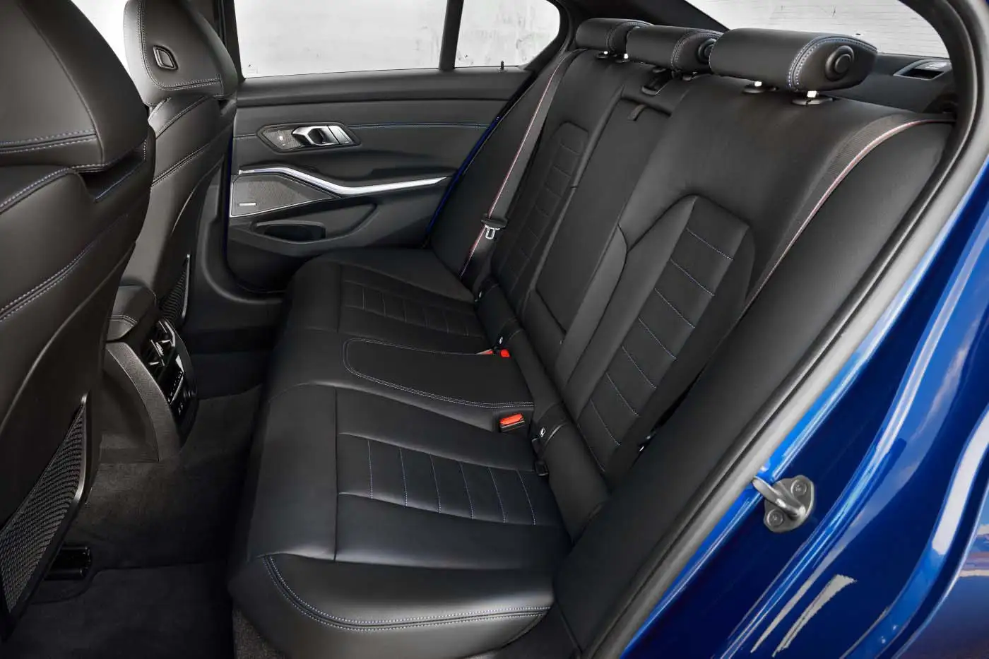 2020 BMW 3 Series 330i Sedan M Sport Alcantara - view 10
