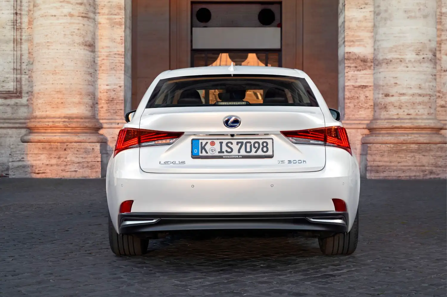 2022 Lexus IS 300 Premier - view 5