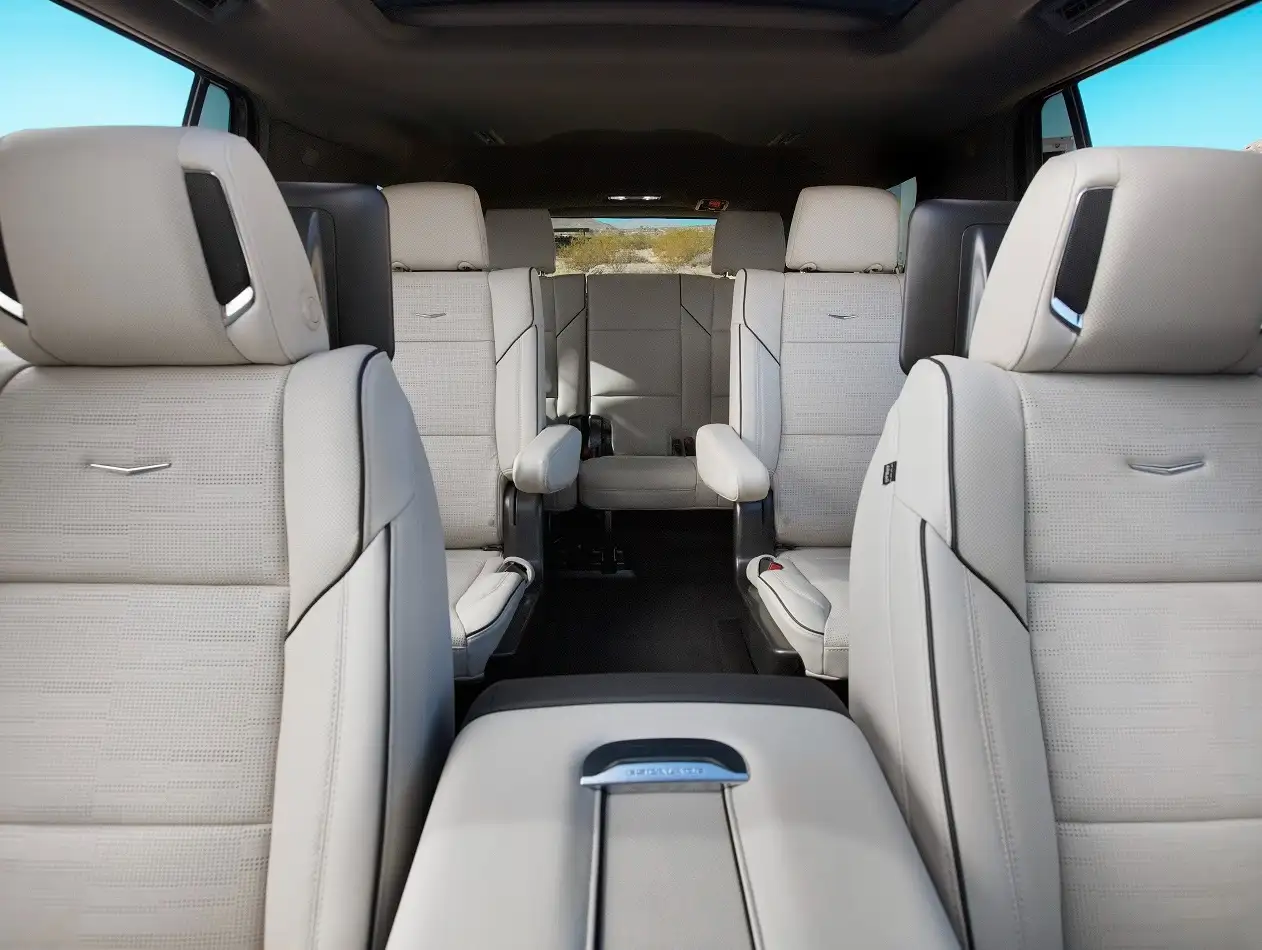 2022 Cadillac Escalade Premium Luxury - view 5