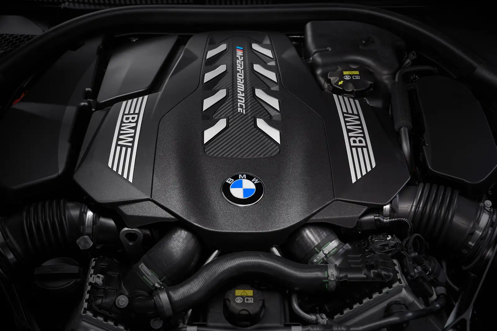 2022 BMW 8 Series 840i Coupe M Sport - view 6