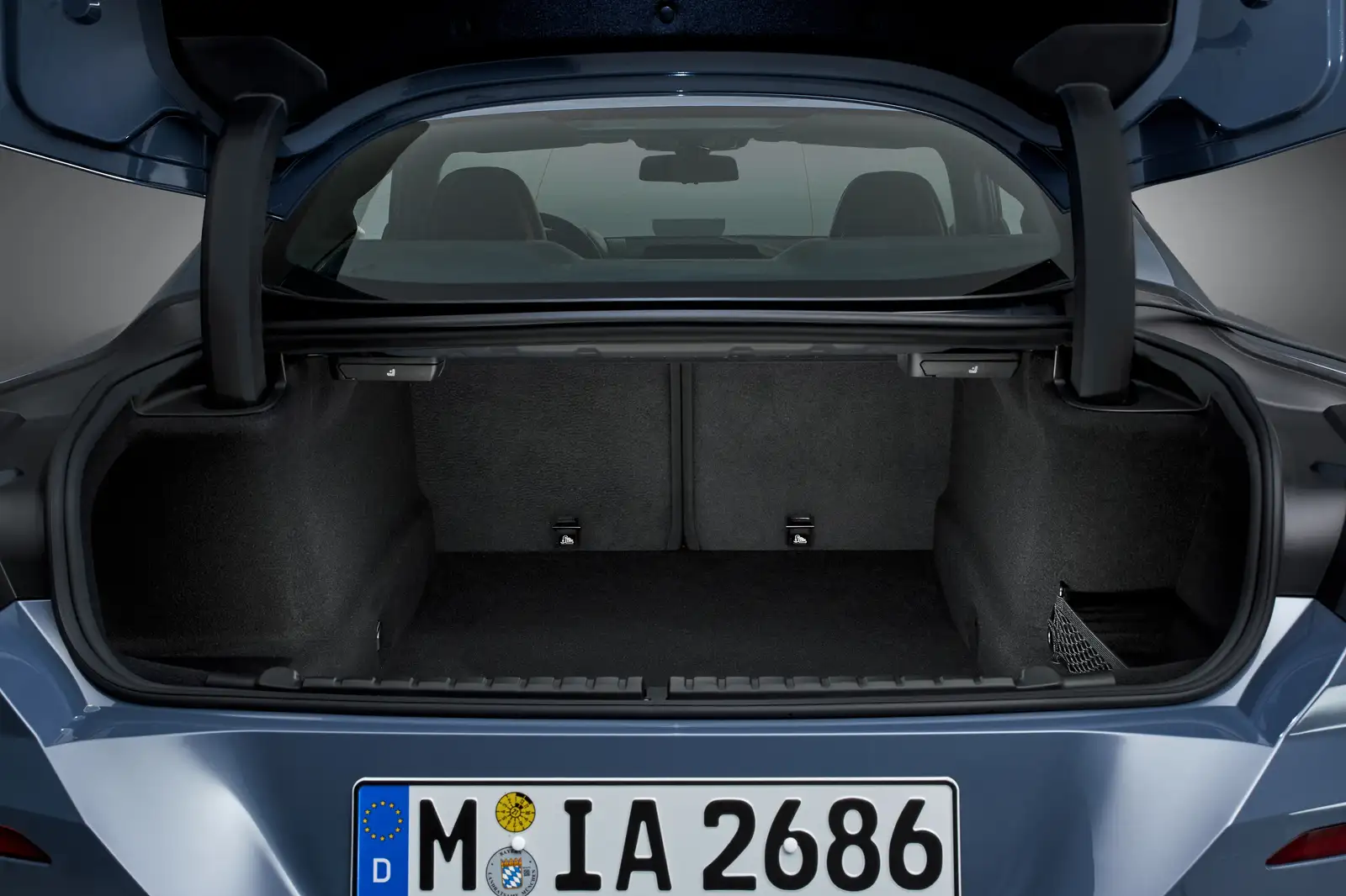 2022 BMW 8 Series 840i Coupe M Sport - view 9