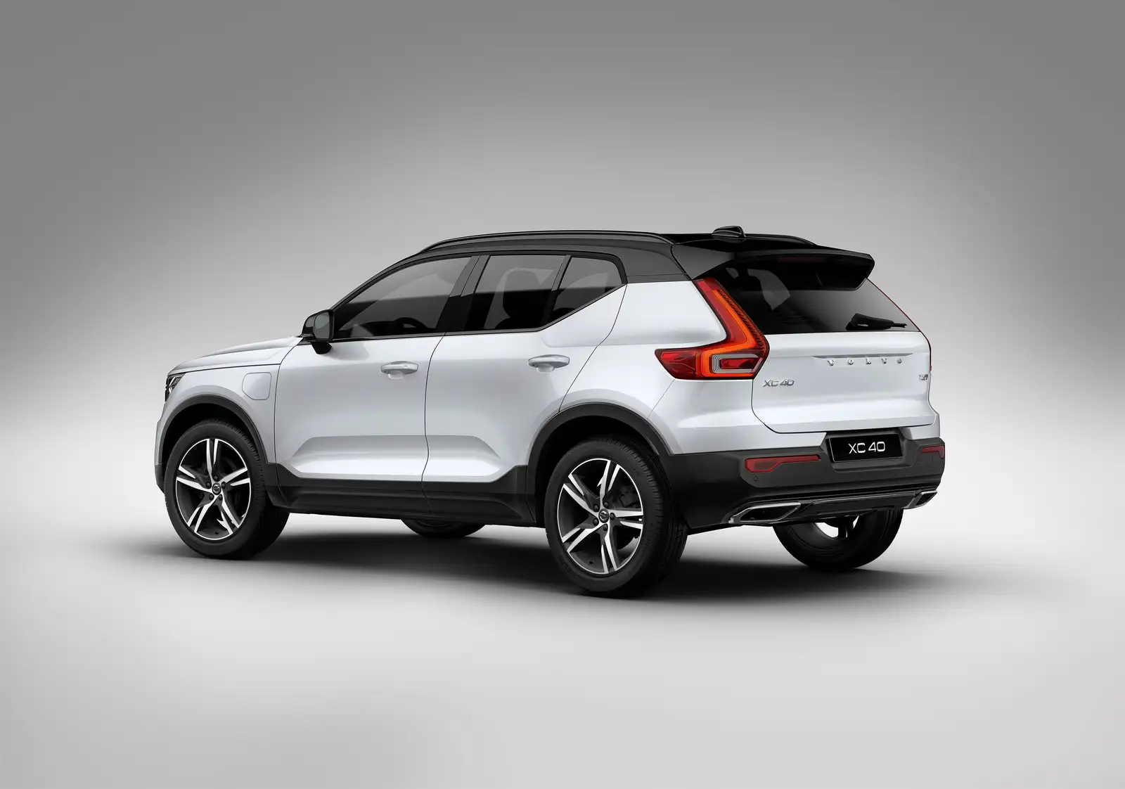 2022 Volvo XC40 T4 R Design - view 2