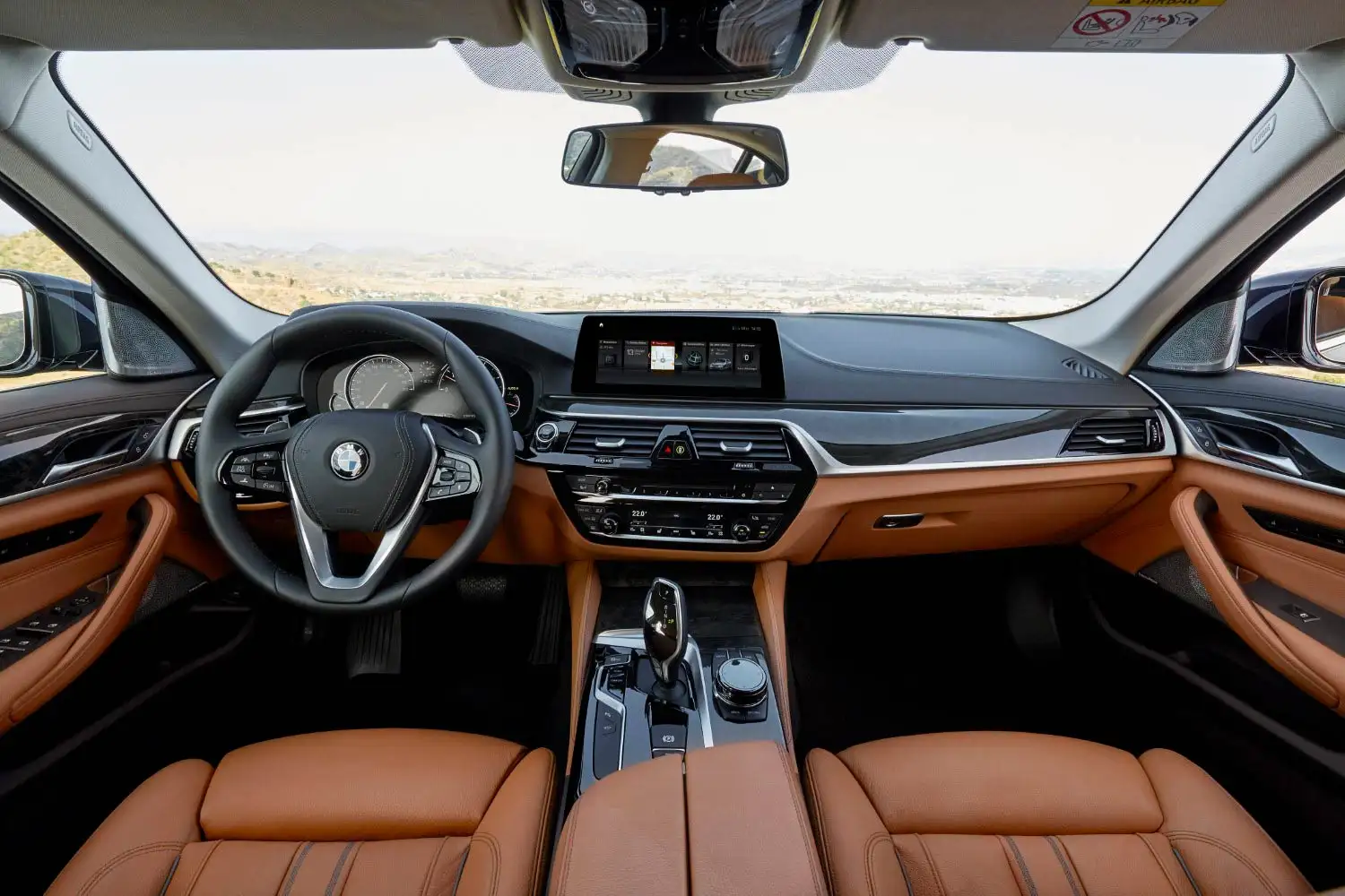 2019 BMW 5 Series 540i Sedan Luxury Line Exclusive - view 6