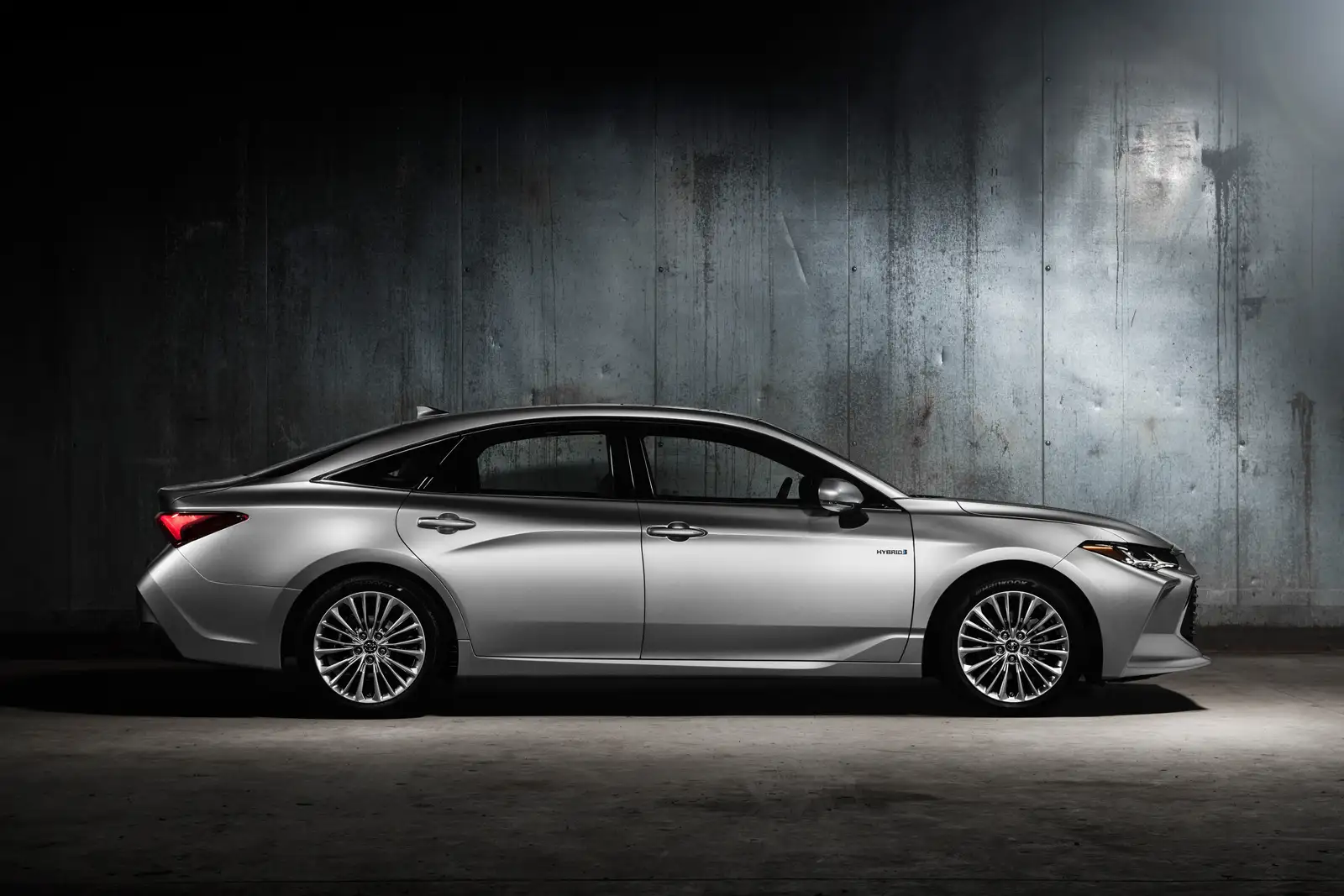 2022 Toyota Avalon XLE - view 3