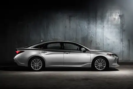 2022 Toyota Avalon Limited - Image 3