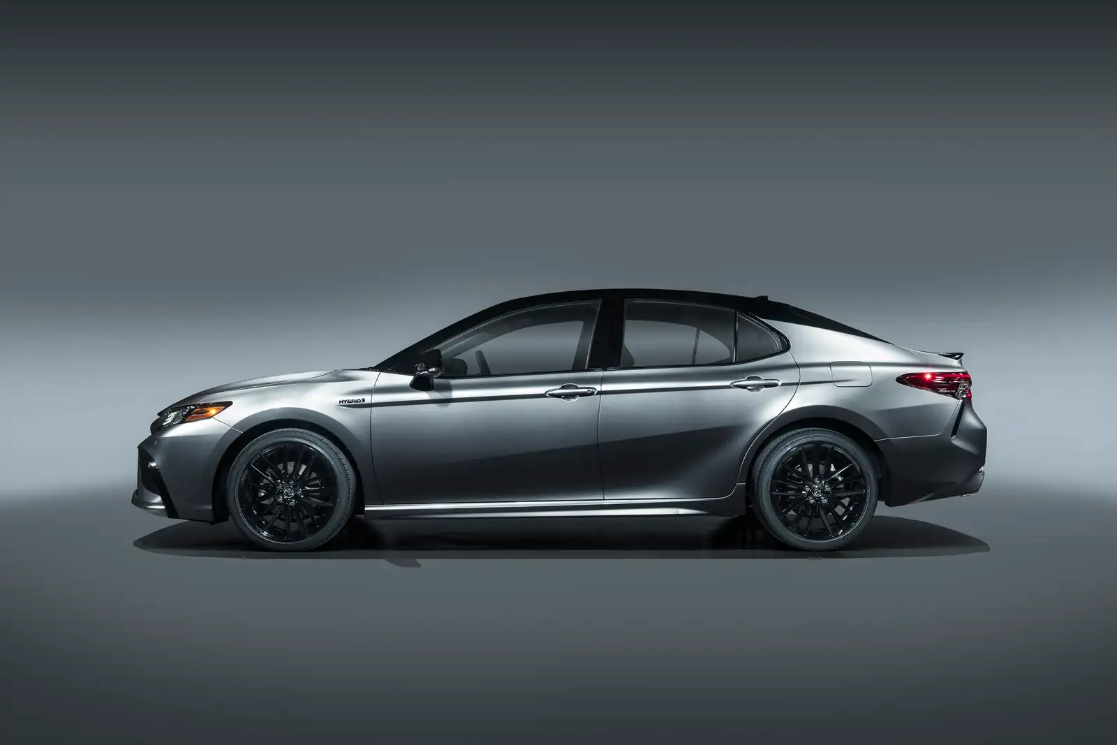 2022 Toyota Camry 2.5L SE - view 3