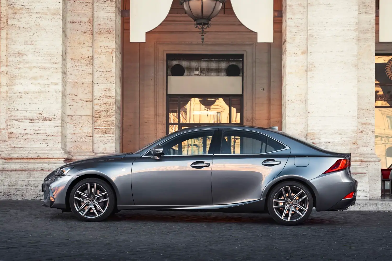 2020 Lexus IS 350 F-Sport - view 4
