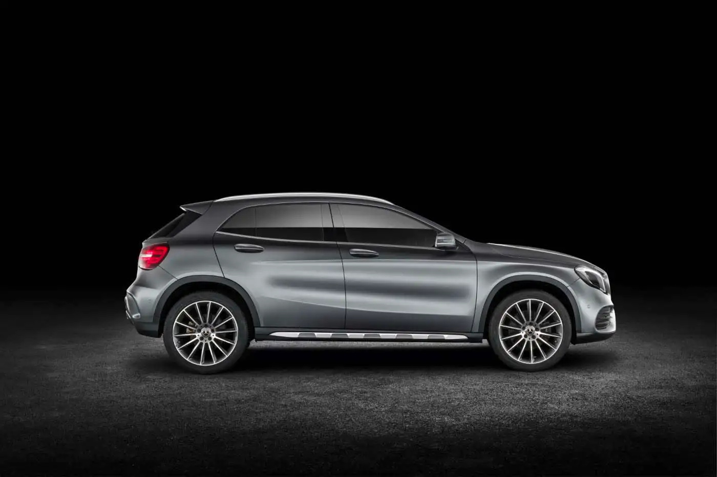 2019 Mercedes-Benz GLA 250 4MATIC - view 4
