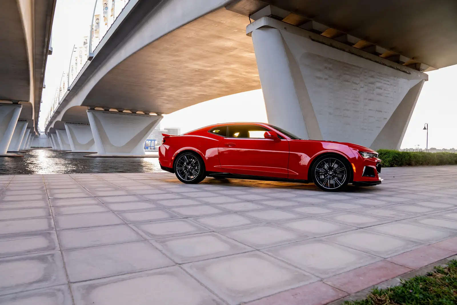 2020 Chevrolet Camaro Coupe ZL1 - view 2