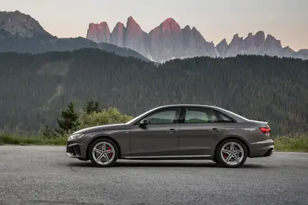 2021 Audi A4 35 TFSI 1.4L S Line - Image 3