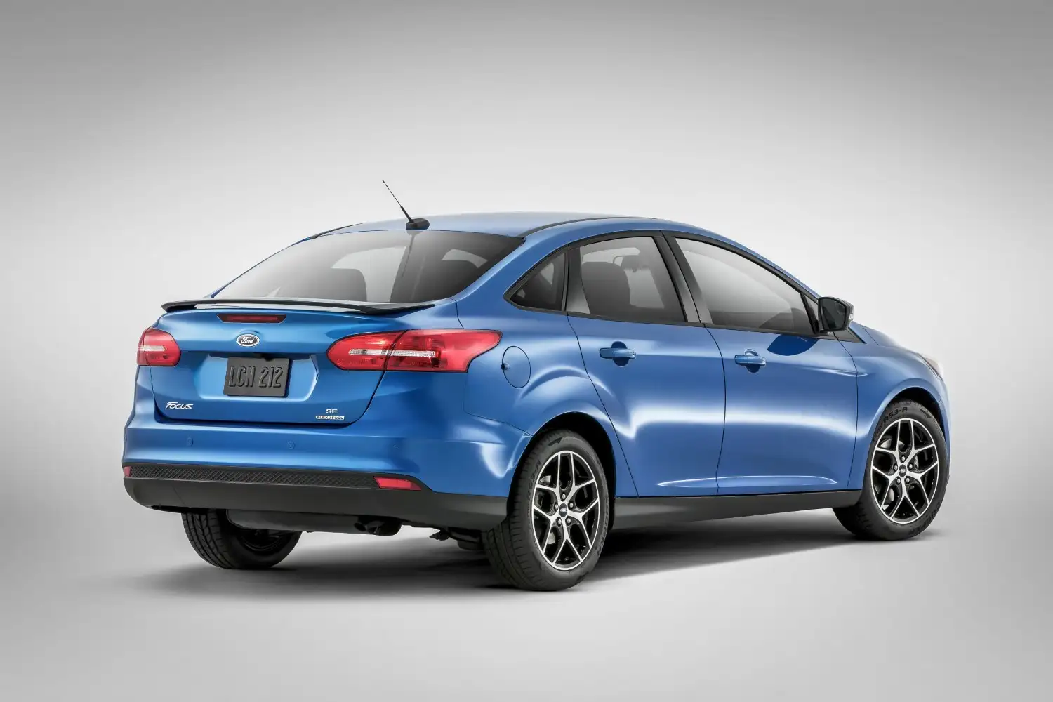 2018 Ford Focus Trend Sedan - view 2